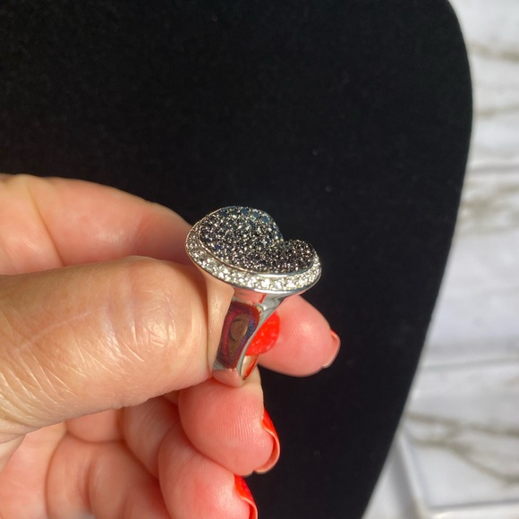Lia Sophia Gold tone ring with black/white crystals size 8 or 9 - Picture 7 of 10